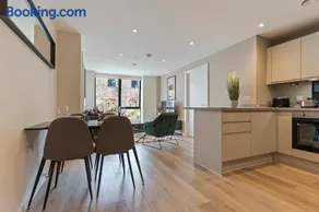 Richmond Row Apartments - Free On-Site Parking, WiFi & EV - Image 3