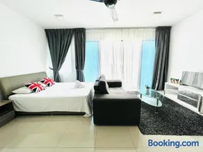 ECOZY SUITE 3 - Trefoil Setia Alam Near Setia City Mall & Setia Convention Centre - Image 4
