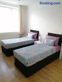 Dream Time Apartments-Aqua Suite - Image 1