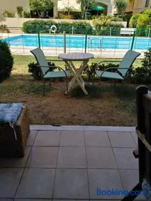 Luxury Apartment with Pool View - Image 4