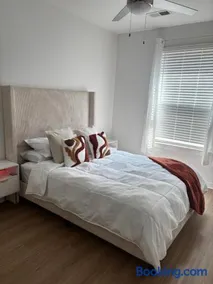 Luxury Cozy 1bdr Apt Heart of Atlanta Beltline, Pool, Gym, Balcony - Image 1