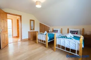 Tranquil Dingle Hideaway - Image 3