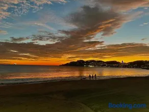 Espectacular Apto remodelado, de lujo y a pie de Playa con vista al mar - Image 4