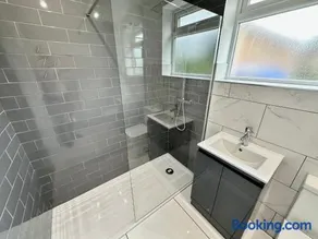 Cosy bungalow Branton Doncaster near Yorkshire wildlife park and doncaster centre - Image 2