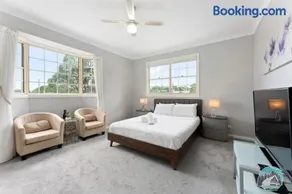 Aircabin - Blakehurst - Spacious - 5 Beds House - Image 2