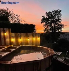 Secluded lodge with spectacular views and hot tub! - Image 1
