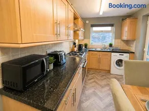 2 Bed House, Sleeps 5, Ideal for Contractors, St Helens, Long Term Stays Weekly & Monthly Offers - Image 4