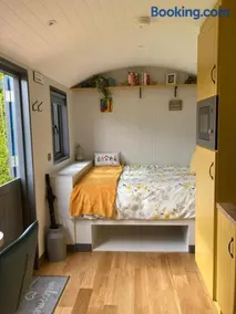 Atlantic Way Shepherd Hut - Image 5