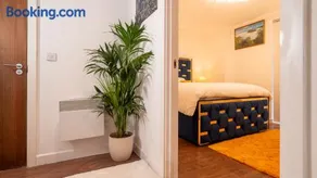 Mega1 Luxury Spacious 1Bedroom Apartment, Manchester - Image 2