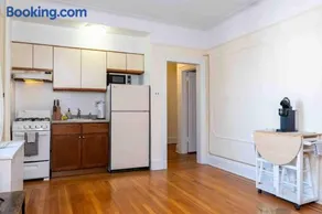 Spacious Oasis Hoboken California King Bed - Image 2