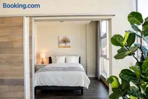 the YYC Lookout Tower & City Vibes 2BR w Parking - Image 4