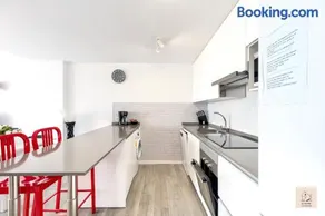 Appartement cosy avec jolie vue piscine et mer by LG Home - Image 3