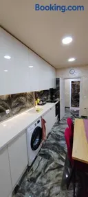Stylish Rose Garden Apartment with Balcony & Parking - Image 5