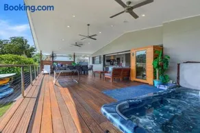 Tranquility with Spa & Jetty - Image 3