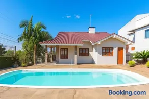 Casa com Piscina Gigante, Lareira e Churrasqueira - Image 2