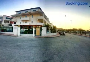 Appartamenti per Vacanza Manfredi Vieste, Fronte mare con parcheggio - Image 2