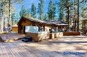 Tree-lined home with private hot tub 7 pools 14 tennis courts golf gym AC - Image 3