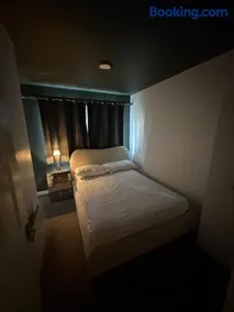 Modern 2B Flat - Walk 2 Station - Direct to London - Image 3