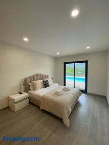 Nogueira House - Piscina e Luxo - Image 3