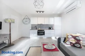 Polly Apartments with swimming pool - Image 2