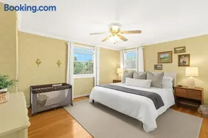 Grandma's Fun 5BR House - Heated Indoor Pool - Image 2