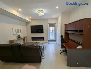 Modern Designer Suite Minutes to Thermëa Spa - Image 1