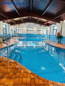 33 Tudor Court - Image 2