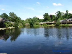 Lakeside view chalet - Image 3