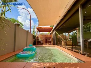 Warm, private, poolside retreat - Image 1