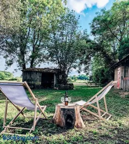 Studio dans corps de ferme - accès jardin arboré - Image 1