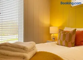 The Sleights, Strawberryfield Park - Hot Tub - Free WiFi & Parking - Pets Allowed 2 - Image 2