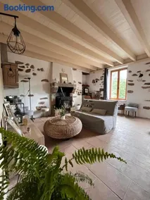 Gîte les Pieds dans l'eau 10 min du Puy du Fo - Image 1