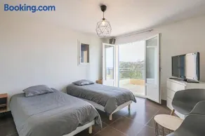 Spacieuse Villa Niçoise au calme avec piscine - Image 4