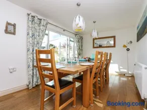 Ridgeback House - Image 4