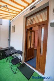 Vibe 90 Old Town Studio Craiova - Image 1