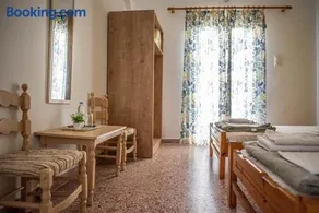ZIROS Guesthouse - Image 4