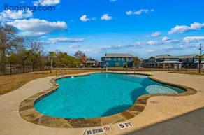 OM A9 Gruene Mill Inn at Old Mills Resort - Image 1