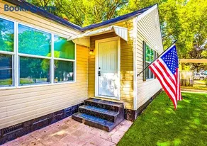 Mid-Town Cave for 6 Guests 3 Bedroom 1 Bath - Image 2