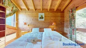 Warm chalet with a nice exterior in Les Marécottes - Image 4