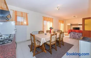Three-Bedroom Holiday Home In Rozovac - Image 1
