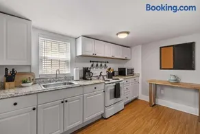 Exeter 2nd Floor 2 Bed 1 Bath- Pet Friendly - Image 2