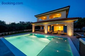 Luxury Villa Loma 1 - Image 1