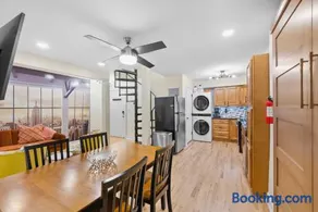 10Min to NYC - 2BR/2.5Bath-3Beds-Free Parking-No Chores - Image 3