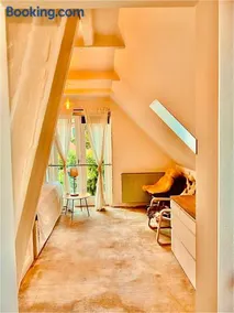 Apartment with free parking and access to garden - Image 2