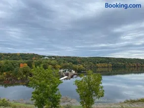 The River's Echo-Historic River House-4 Bedrooms, 6 Beds, 10 Guests - Image 2