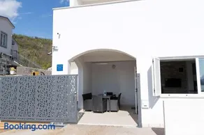 Lux Apartment - Image 1