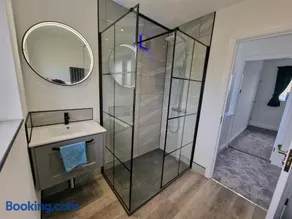 Luxury home in Barnsley - Image 4