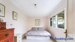 Back Beach Lodge - Image 4