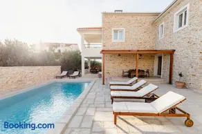 Olive Tree Apartments - Image 1