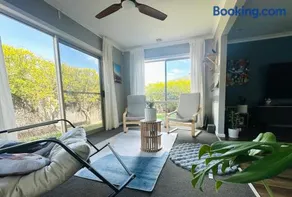 Stylish Small Ocean Homestay Near Deer Park Train Station - Image 1